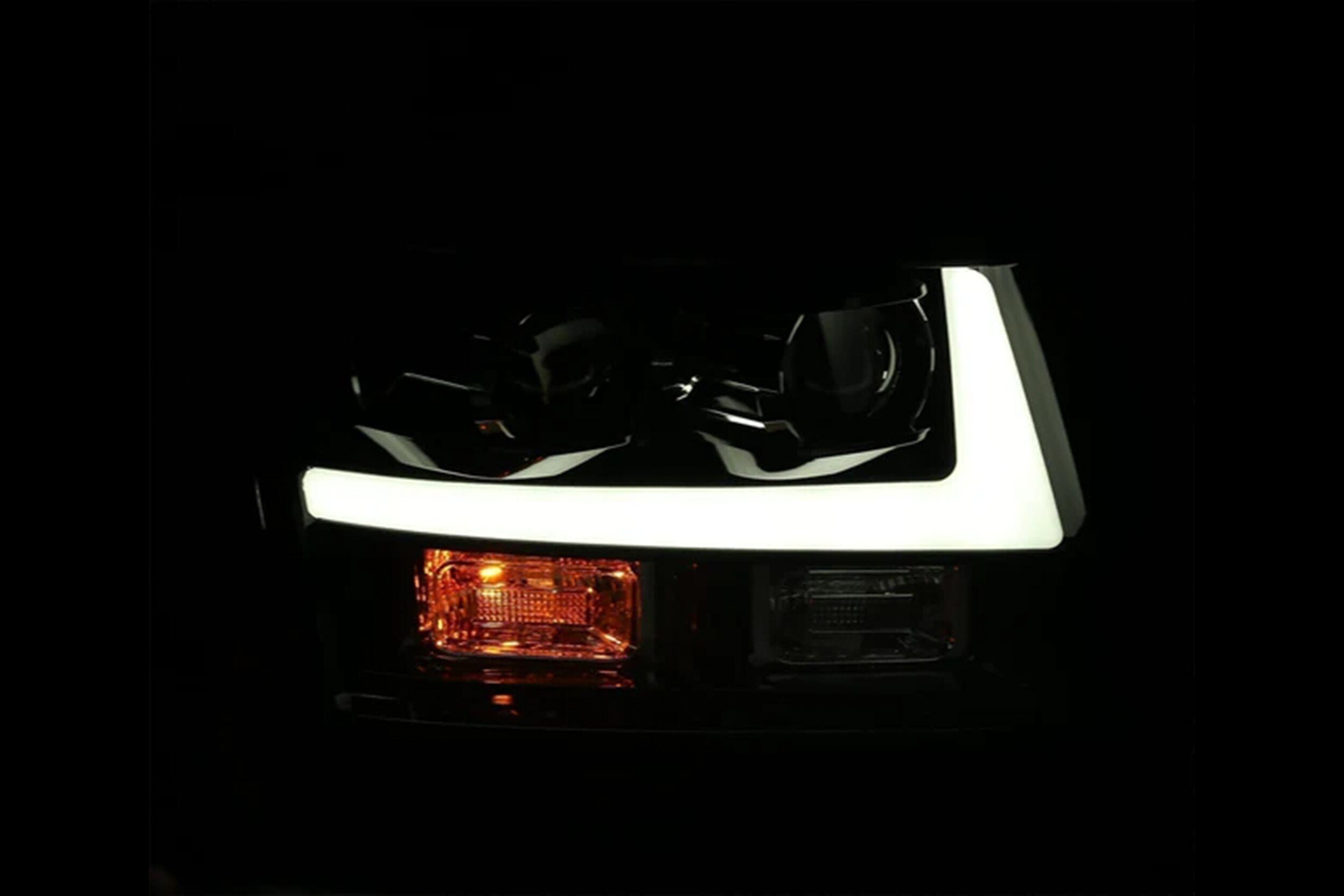 07-13 Chevrolet Avalanche Luxx Headlights photo 2