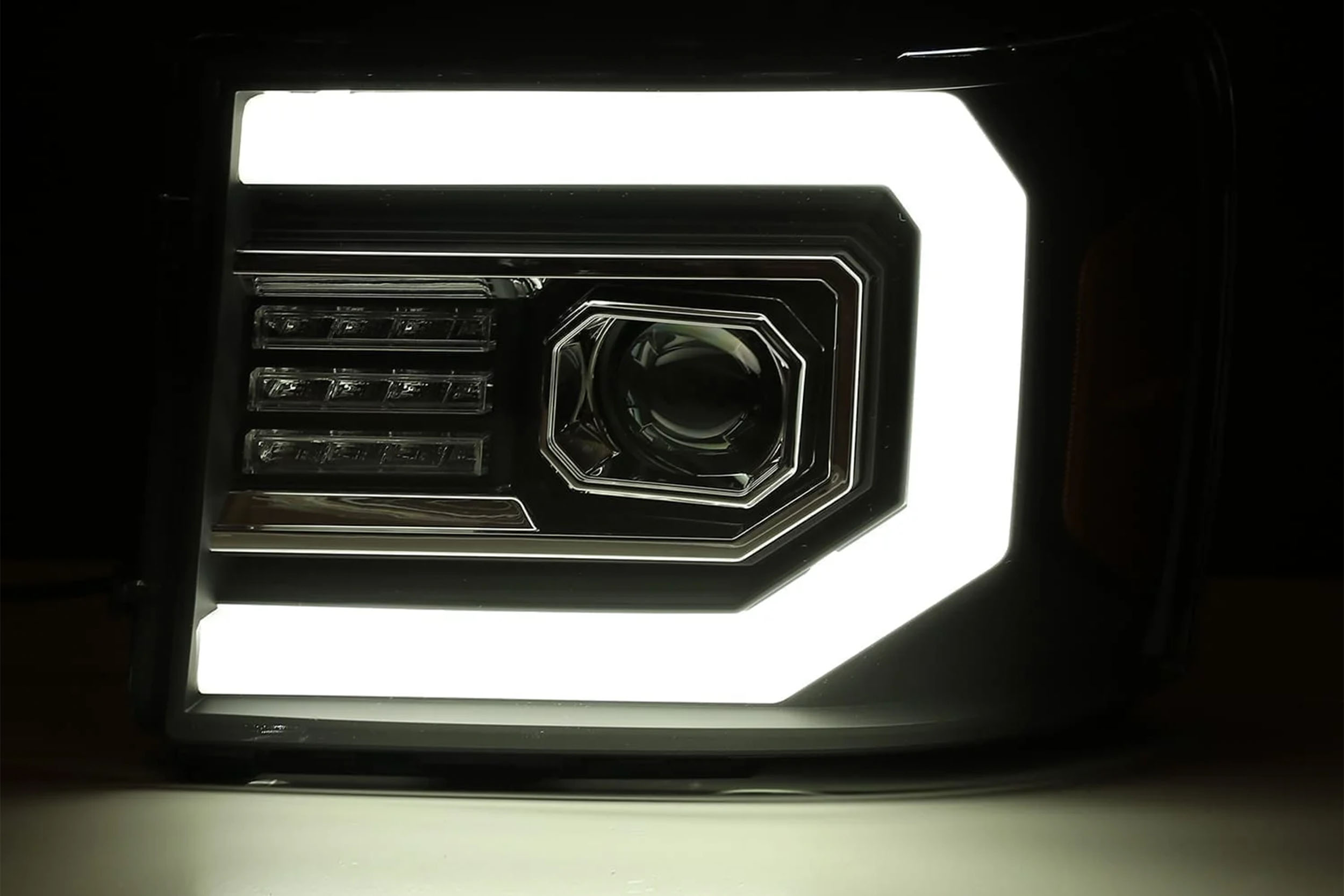 07-13 GMC Sierra Luxx Headlights photo 4