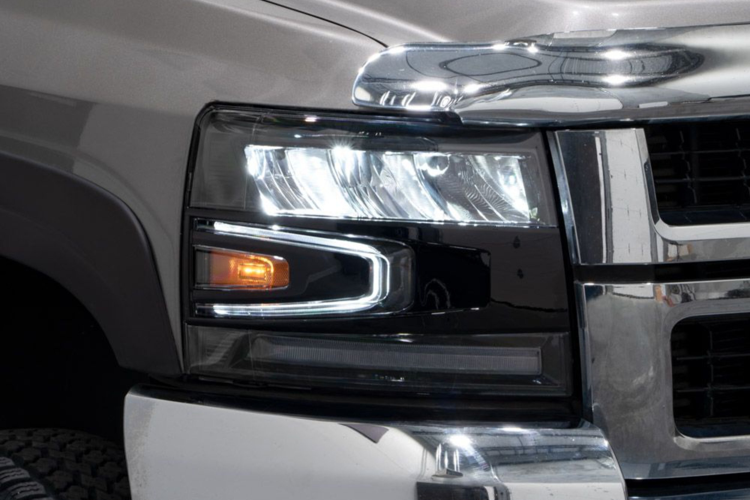 07-13 Chevrolet Silverado Reflector Headlights photo 2