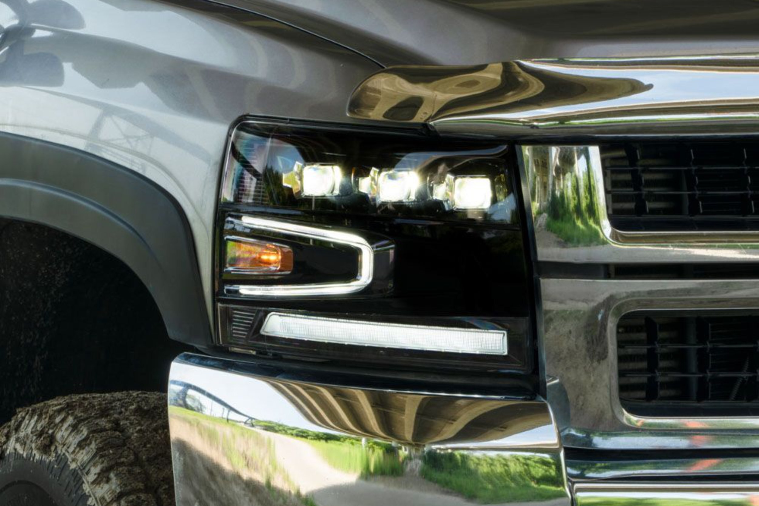 07-13 Chevrolet Silverado Projector Headlights photo 2