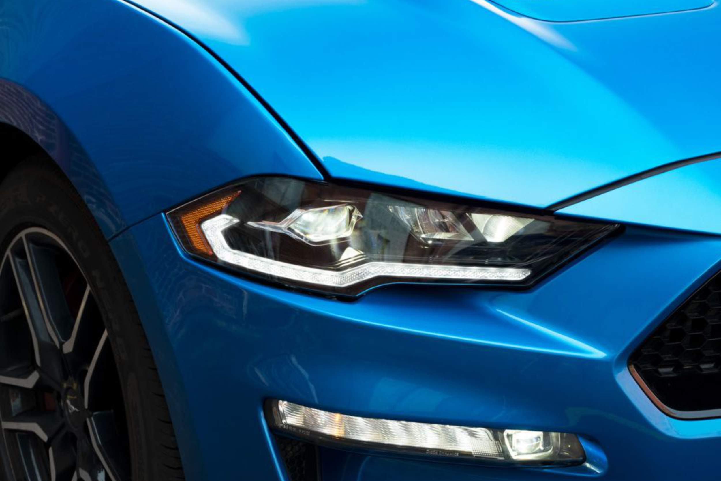 18-23 Ford Mustang Projector Headlights photo 2