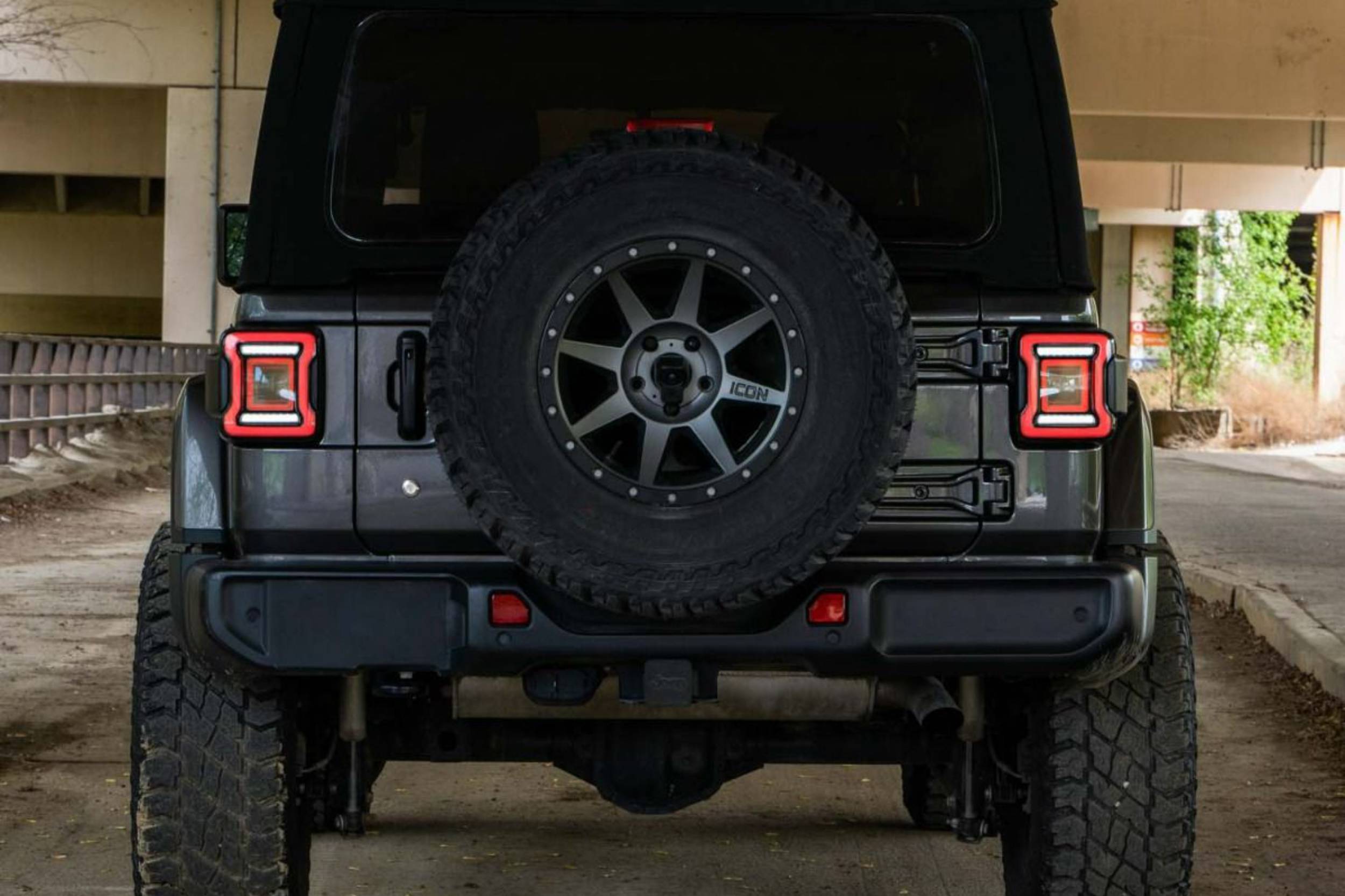 18-26 Jeep Wrangler JL Tail Lights (Red) photo 3
