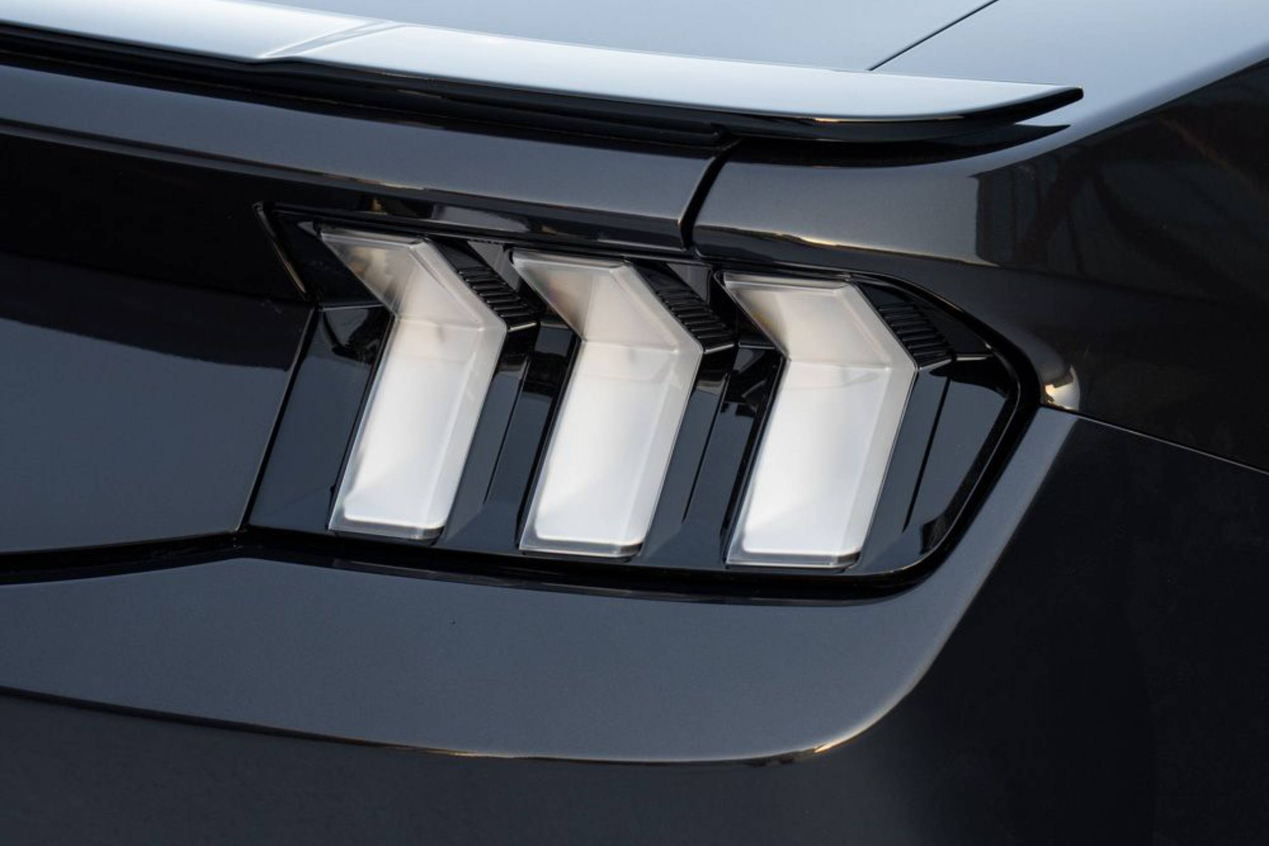 24-26 Ford Mustang Tail Lights photo 2
