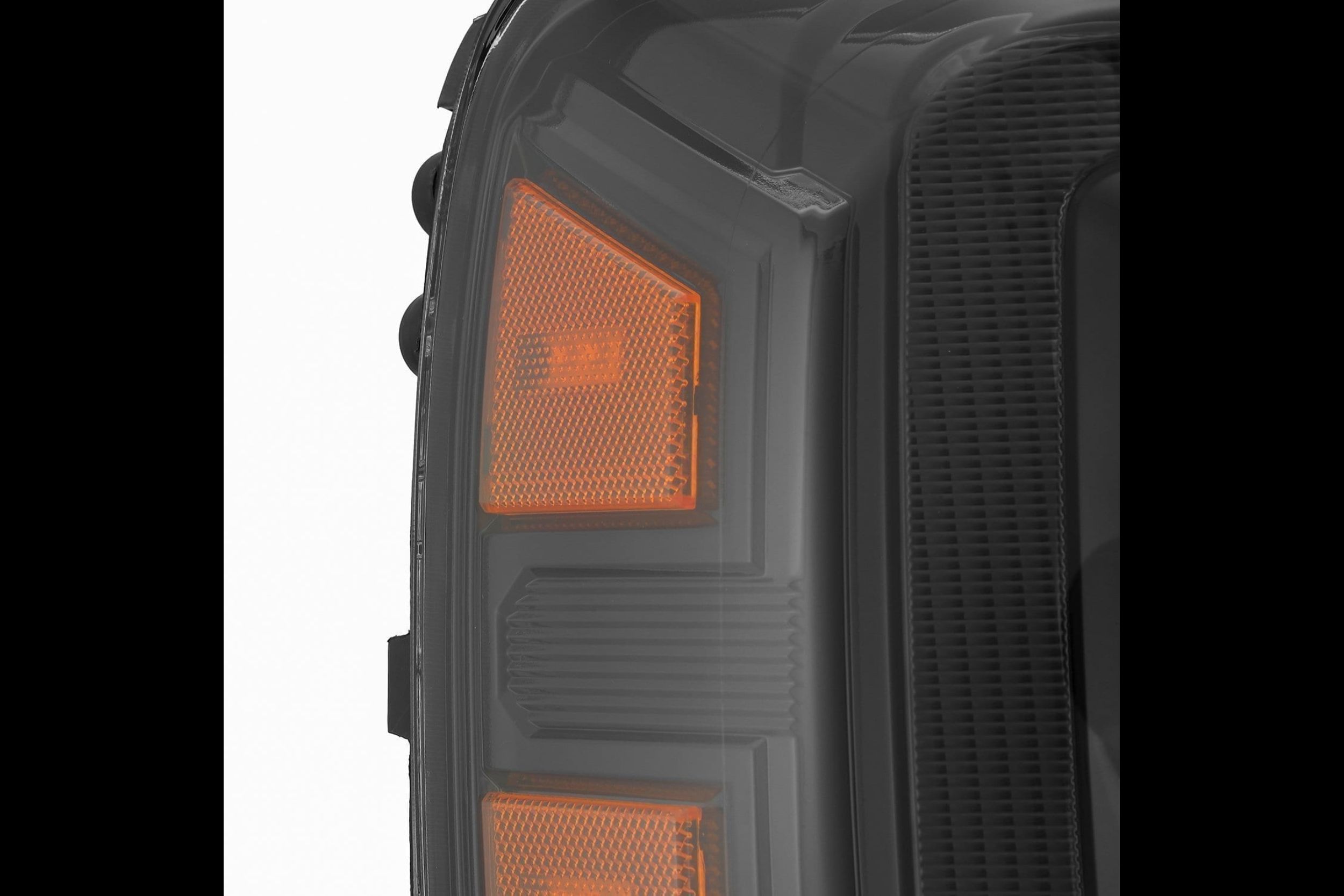 14-18 GMC Sierra Nova Headlights photo 2